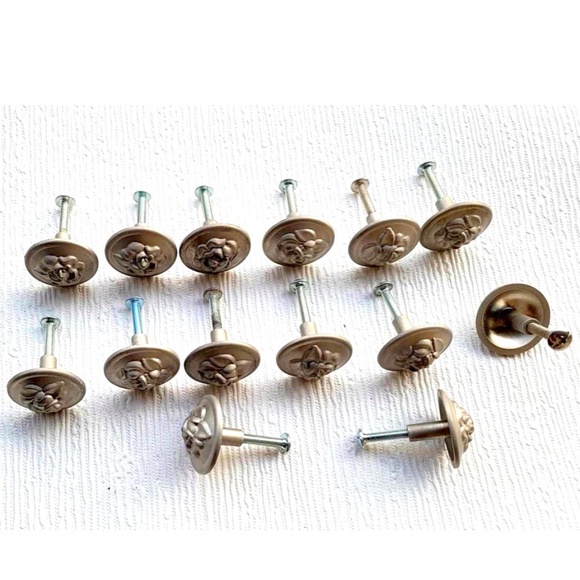 RICHELIEU Provence Collection Antique English Gold Pewter Round Knob Handles - Picture 4 of 7